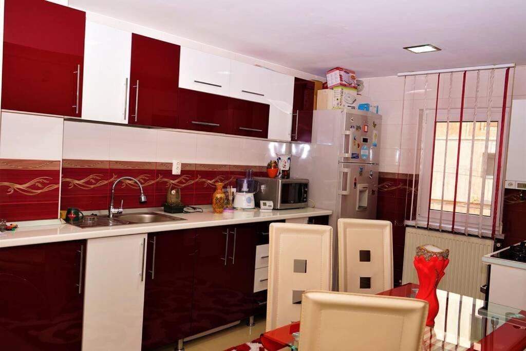 Home Away From Home Petrila Exterior foto